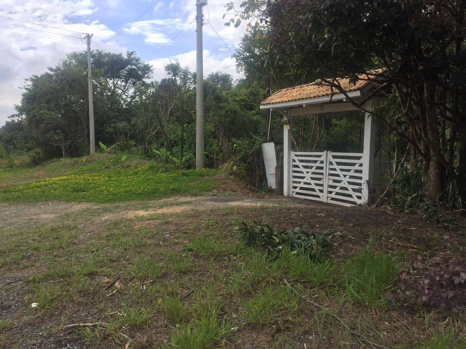 Chácara à venda com 3 quartos, 2m² - Foto 1