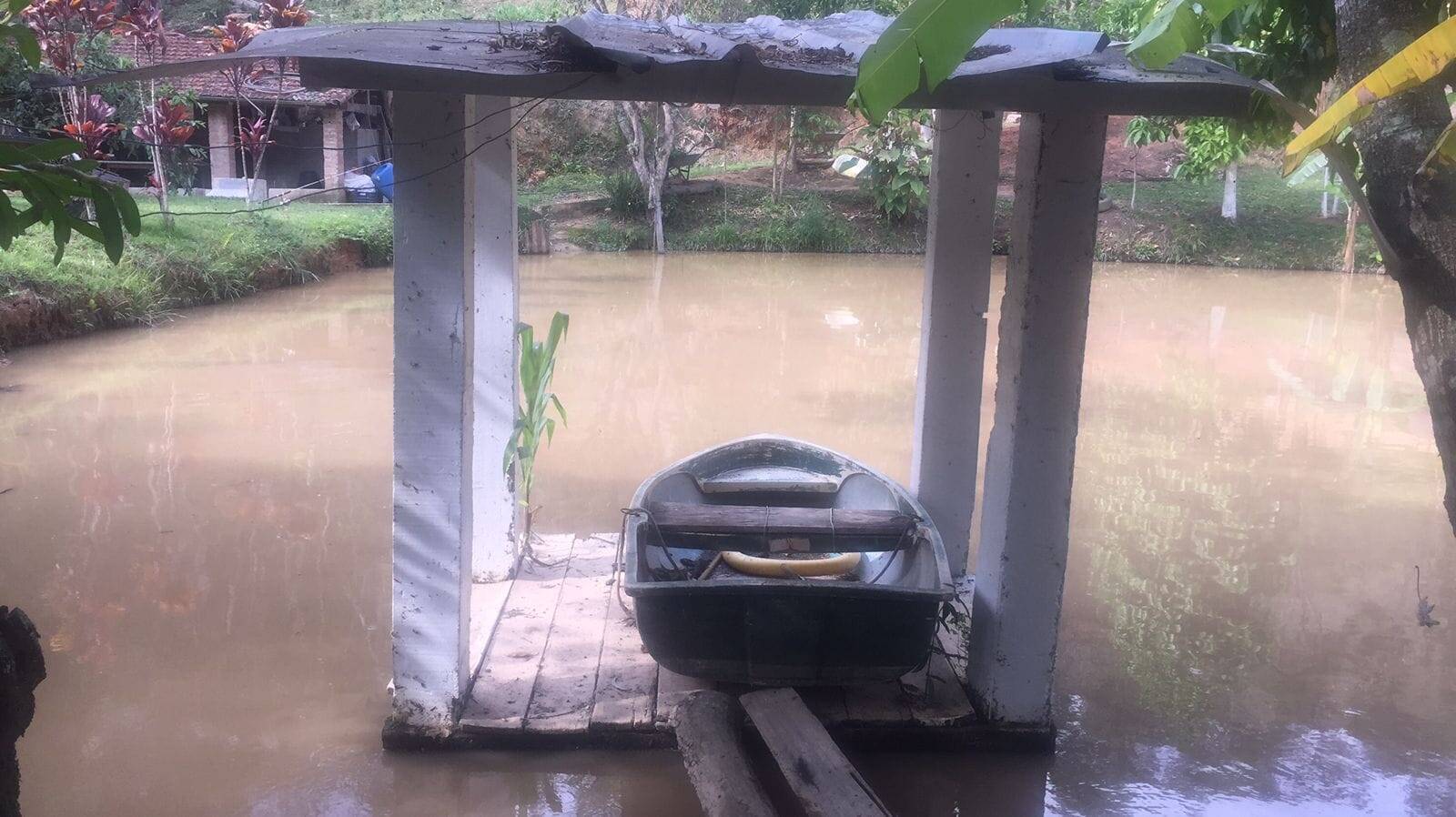 Chácara à venda com 3 quartos, 2m² - Foto 10