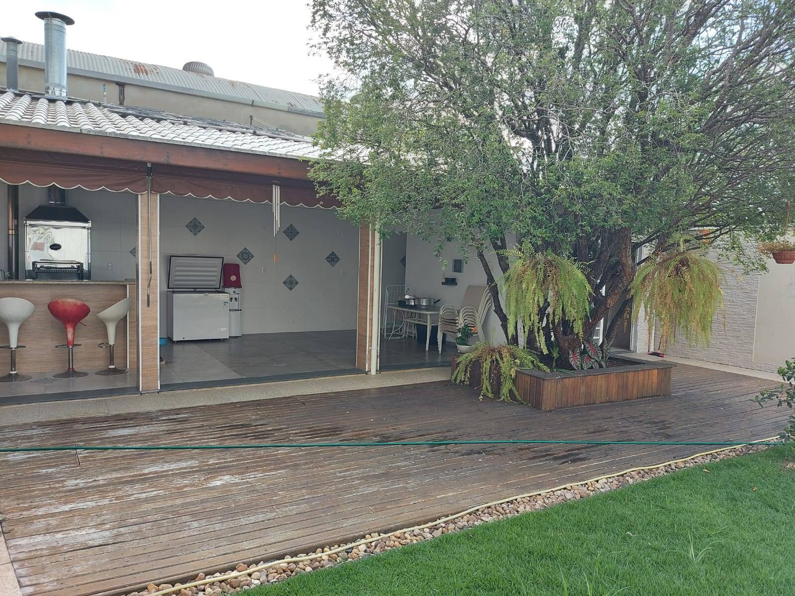 Casa à venda com 3 quartos, 220m² - Foto 3