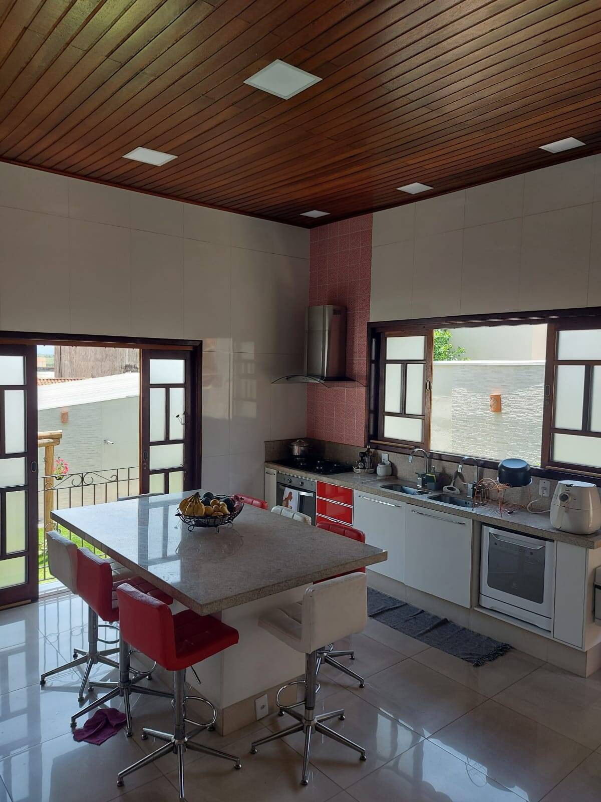 Casa à venda com 3 quartos, 220m² - Foto 8