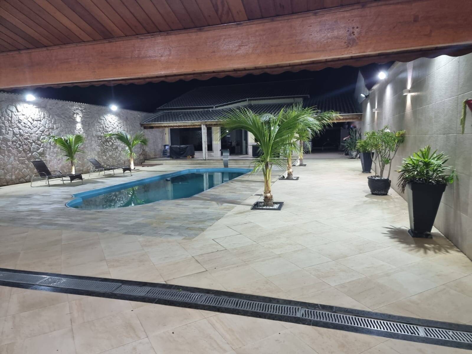 Chácara à venda com 2 quartos, 1200m² - Foto 1