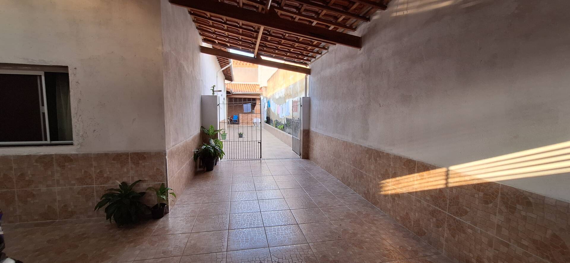 Casa à venda com 3 quartos, 216m² - Foto 1