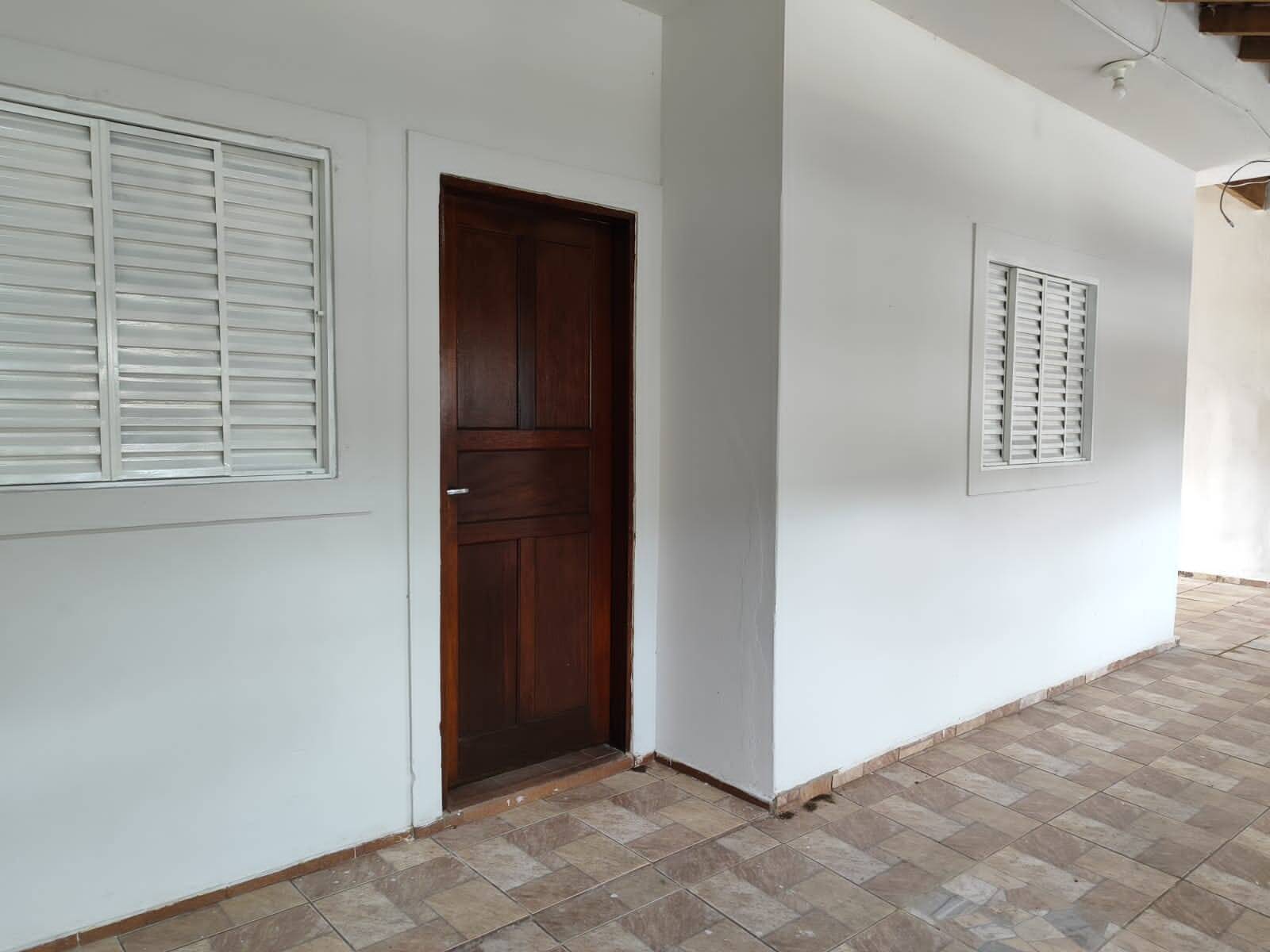 Casa à venda com 2 quartos, 115m² - Foto 1