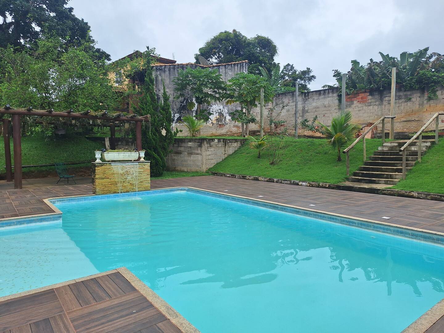 Chácara, 3 quartos, 2114 m² - Foto 1