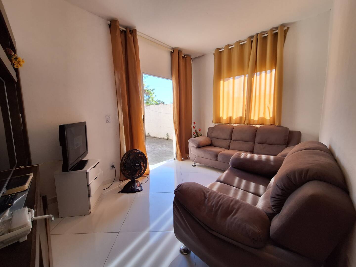 Casa à venda com 3 quartos, 89m² - Foto 1