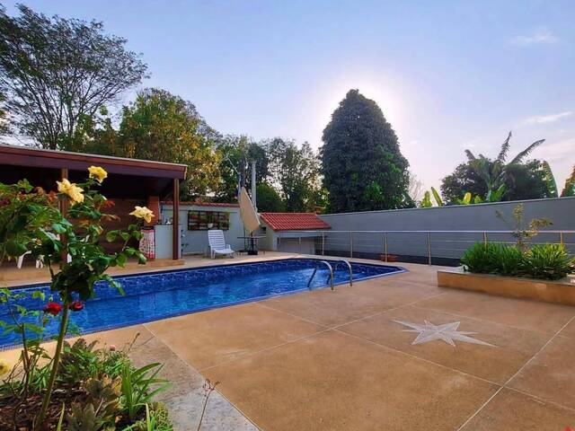 #654 - Casa para Venda em Guaratinguetá - SP - 2