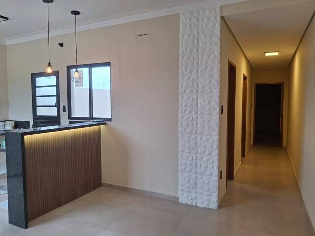 #667 - Casa para Venda em Guaratinguetá - SP - 2