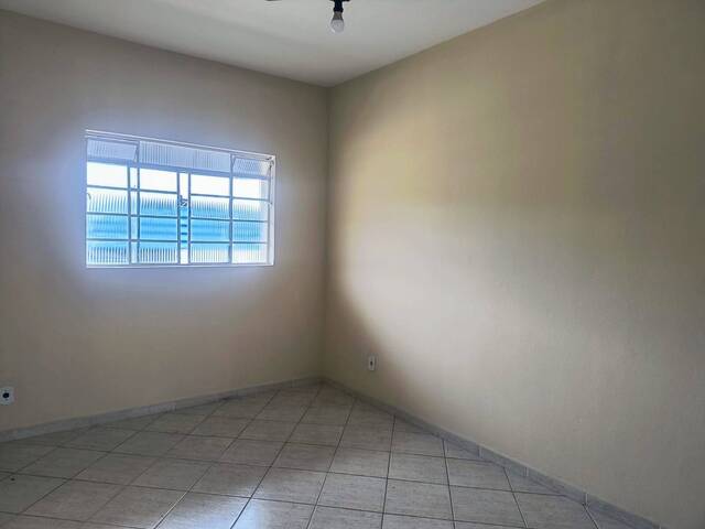 #677 - Apartamento para Locação em Guaratinguetá - SP