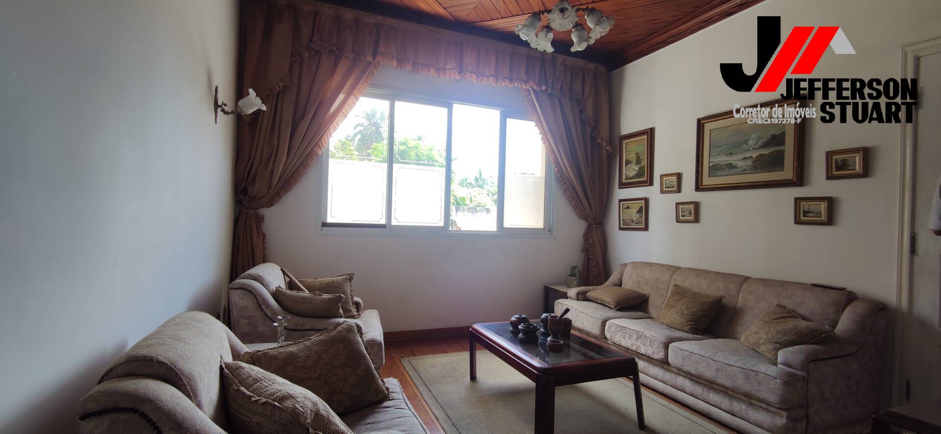 Casa à venda com 3 quartos, 220m² - Foto 1