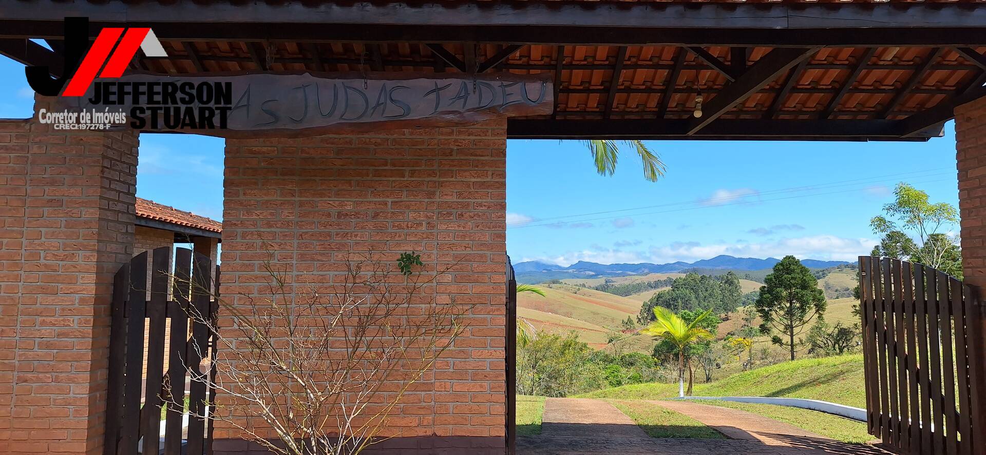 Sítio à venda com 8 quartos, 2m² - Foto 1