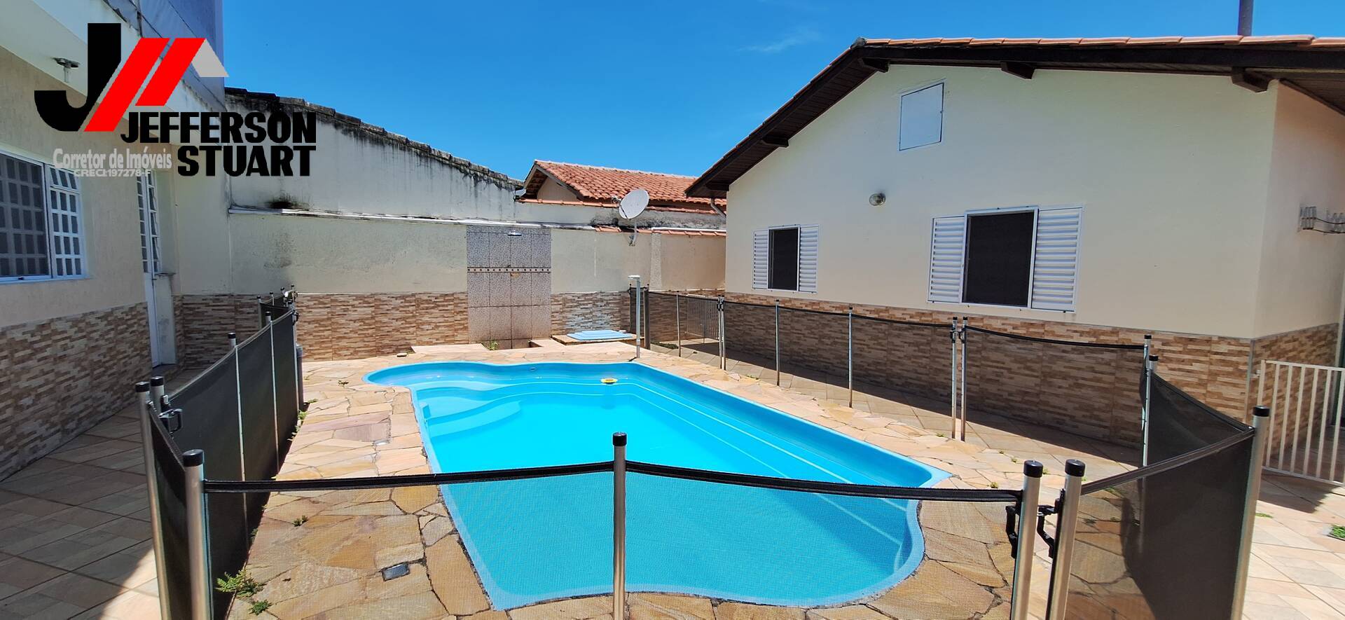 Casa à venda com 3 quartos, 197m² - Foto 1