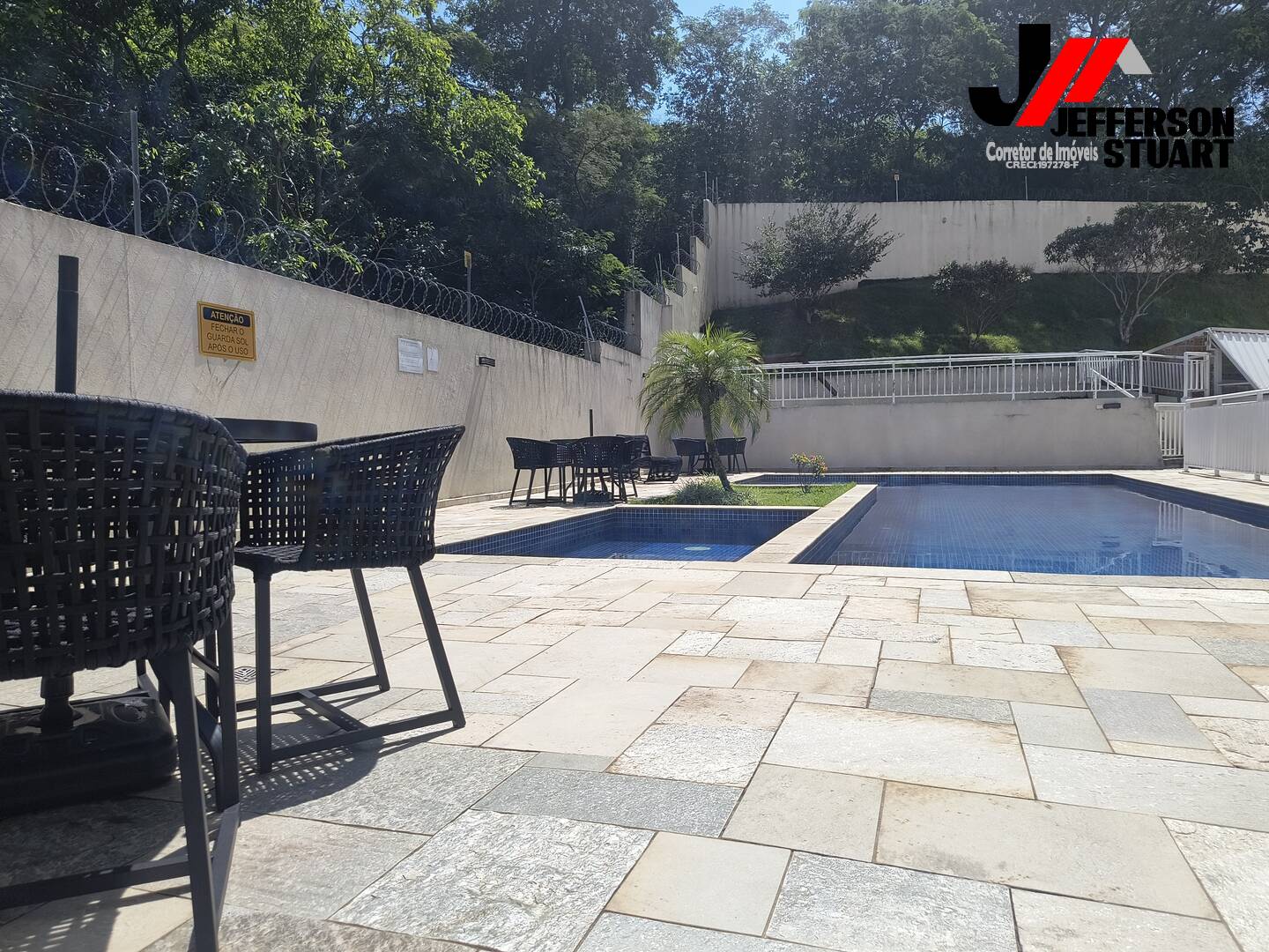 Apartamento à venda com 3 quartos, 140m² - Foto 2