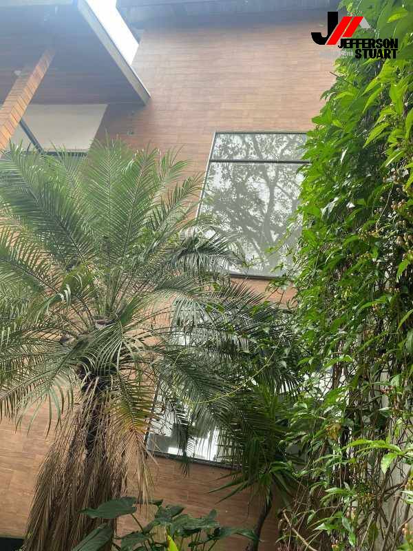 Sobrado à venda com 2 quartos, 220m² - Foto 1
