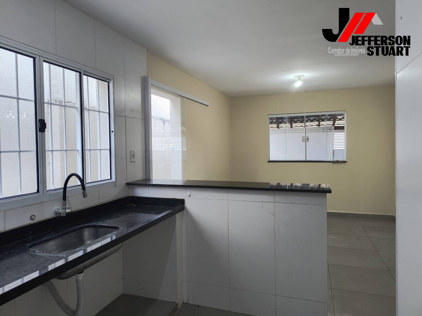 Casa à venda com 2 quartos, 68m² - Foto 4