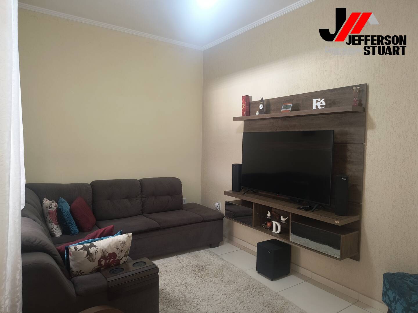 Casa à venda com 2 quartos, 90m² - Foto 1